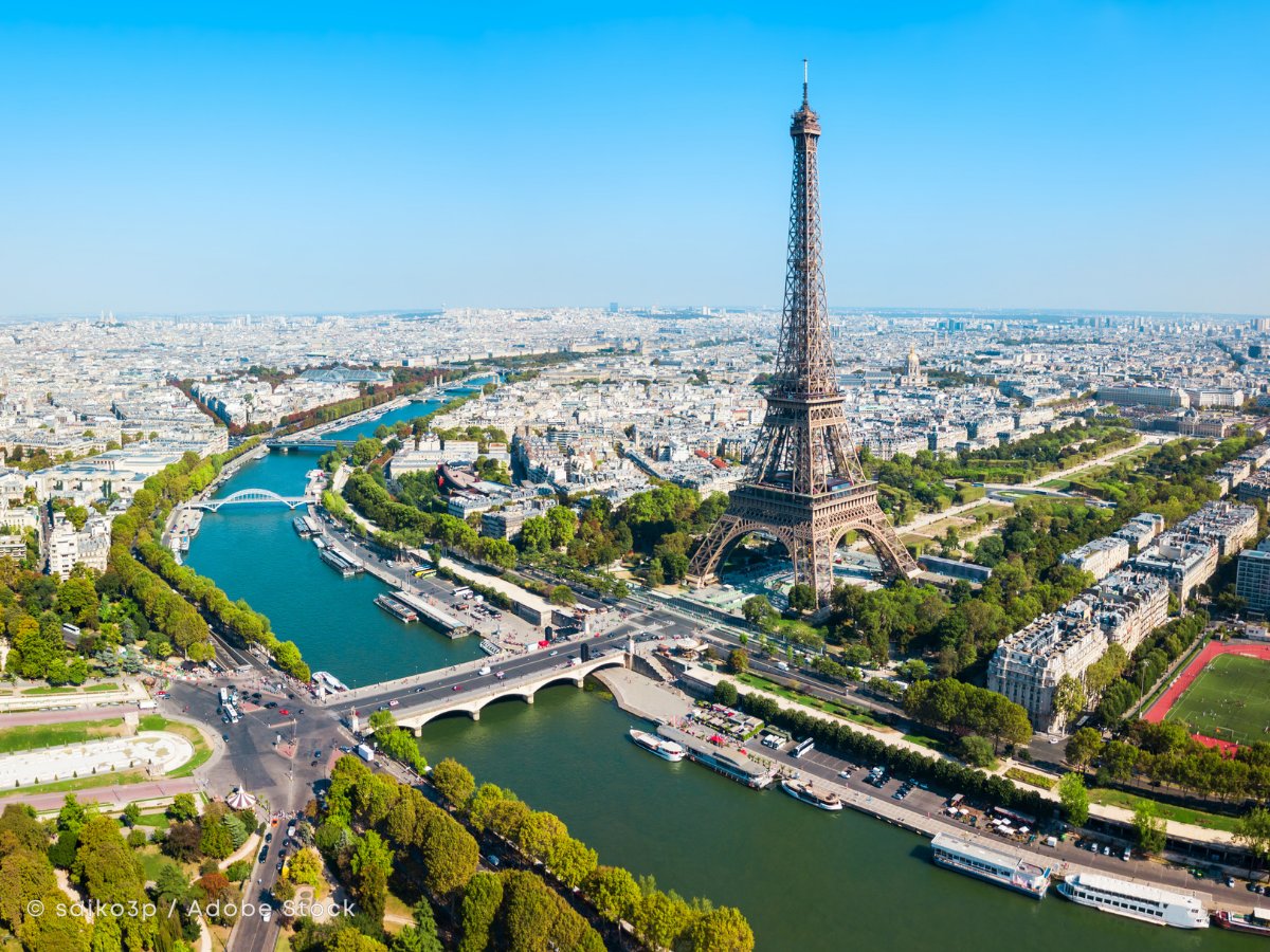 1889年5月6日、パリ万国博覧会が開催されました✨

この万博に合わせて建設されたエッフェル塔は20年後の1909年に解体される予定でしたが、135年後の今日、パリのシンボルとしてその地位を確立し、世界中から多くの観光客が訪れる人気スポットとなっています☺

#ExploreFrance