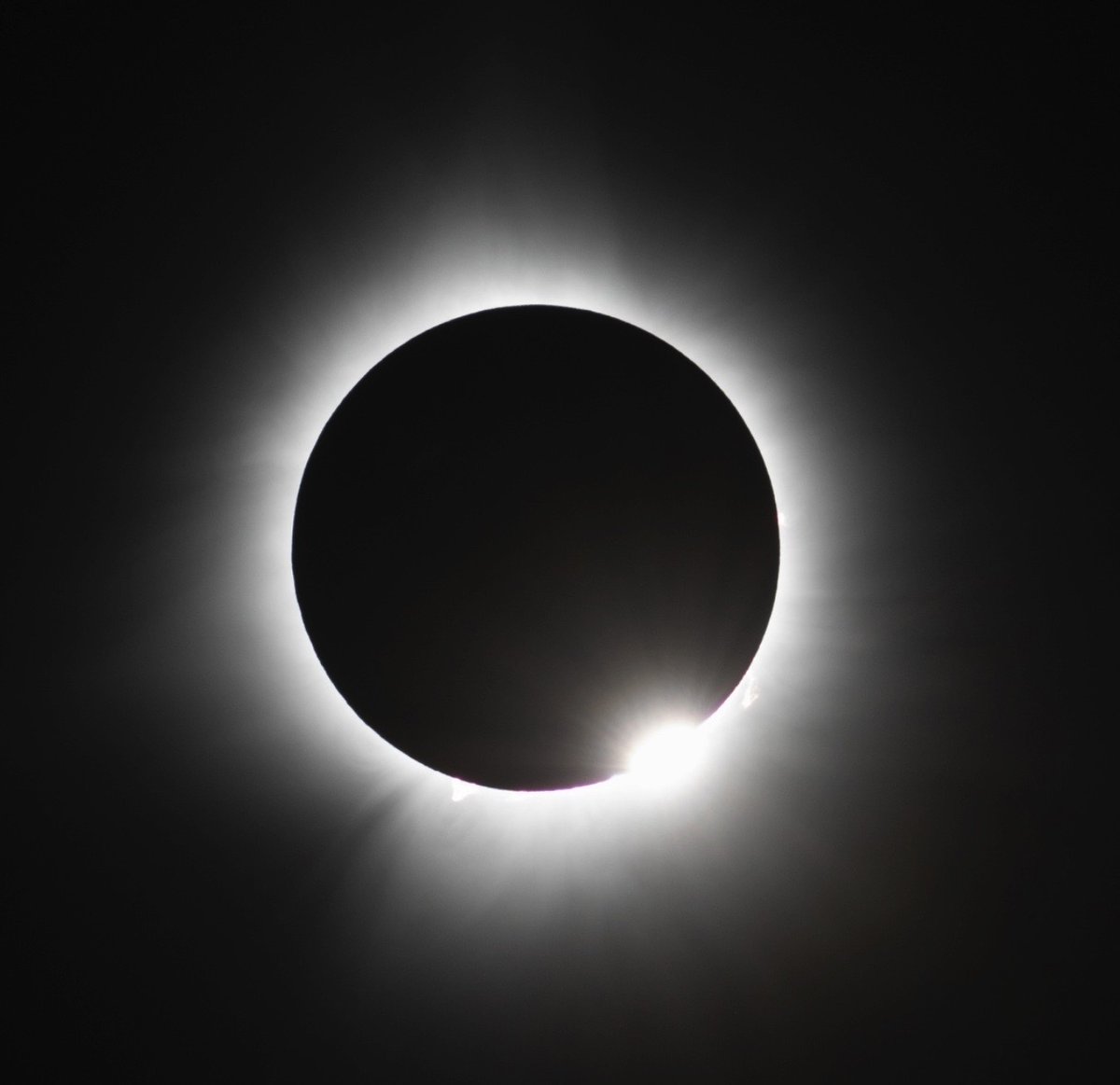 Check it out! READING and MORE ECLIPSE PHOTOGRAPHY by National Parks Arts Foundation Artist in Residence Stan Honda, as he ventures far north to catch the totality in Quebec: stanhonda.com/blog/totality-… ++ Many more stunning Eclipse Photos here: stanhonda.com