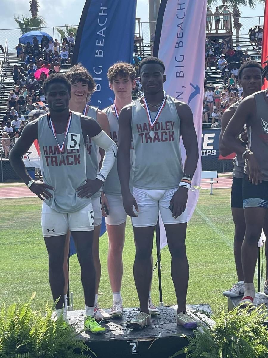 MontreviousBla2's tweet photo. My 4x400 team got 2nd yesterday at the @AHSAAUpdates state championship team ran 3:26 and my split was 50.9 nice way to end the season @milesplit @CoachSnyder1984 @AlexanderBusbin @DBnemo28 https://t.co/bbO14AWEDt