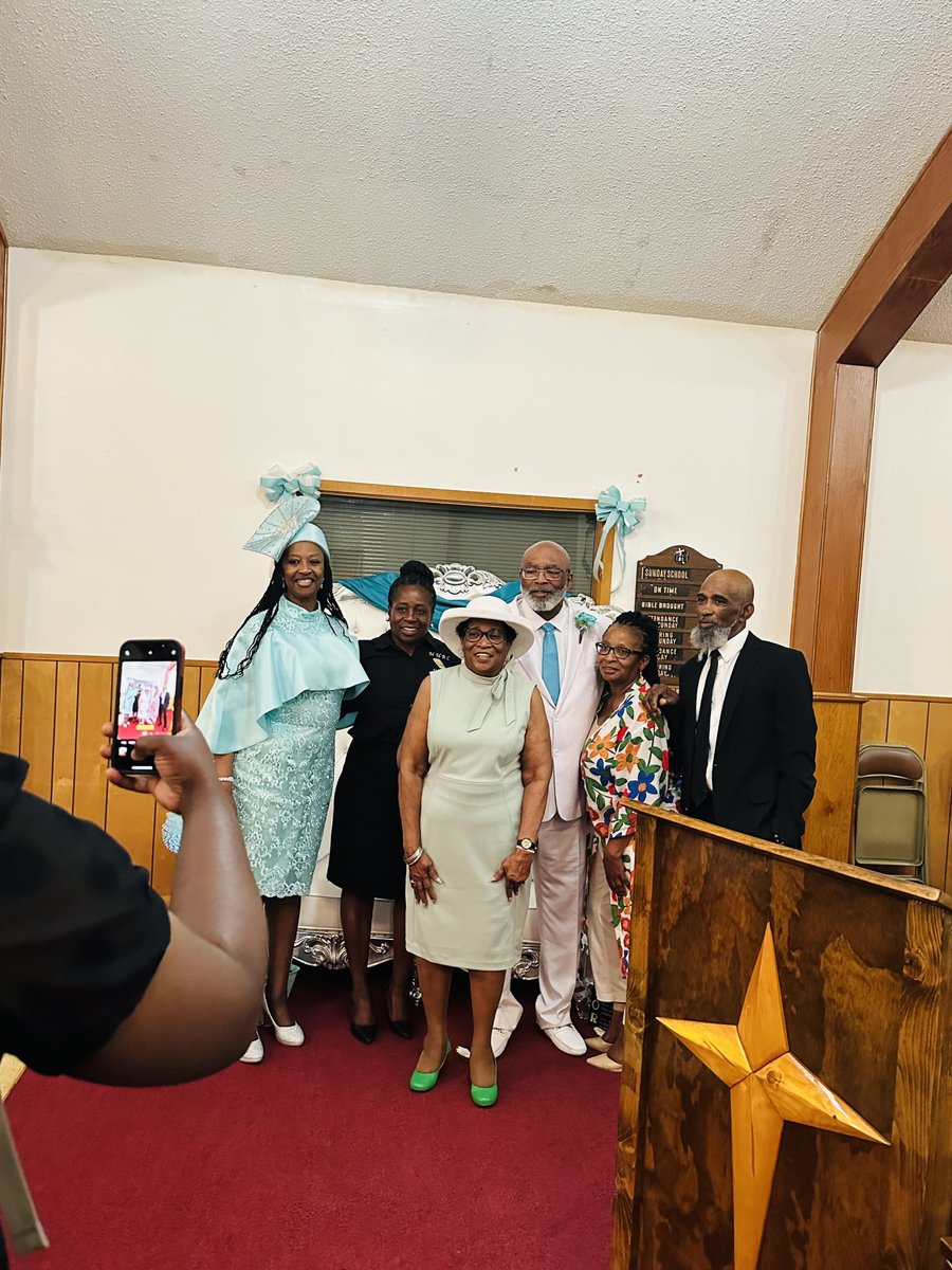 Celebrated my parents 8th Pastor & Wife Anniversary today. I thank GOD for allowing you both to serve the members of Marlin Missionary Baptist Church. It was great being back at home for such a short time to see my family‼️🙏🏾🙌🏾 Love you all😍 #HisWill