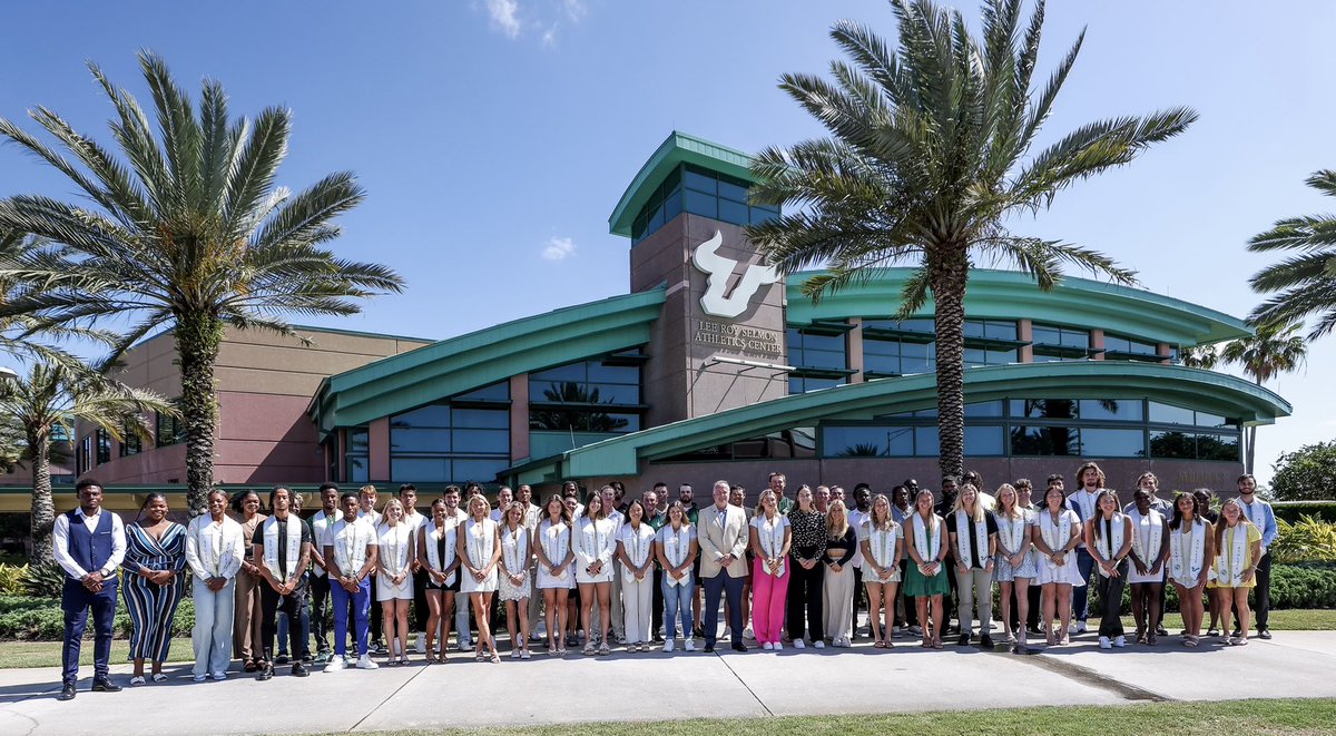 As the 10th @USouthFlorida Commencement Ceremony of the weekend comes to a close, I want to congratulate all the new USF alums! Special shoutout to our Bulls student-athletes who walked across the stage this weekend. Proud of you! Go Bulls! 🤘🎓