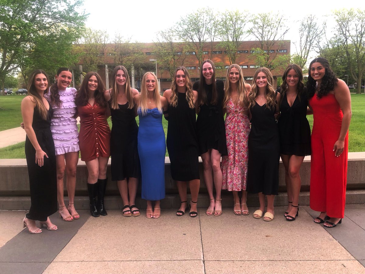 Awesome night at the Student-Athlete Banquet 👏 #BeBlue