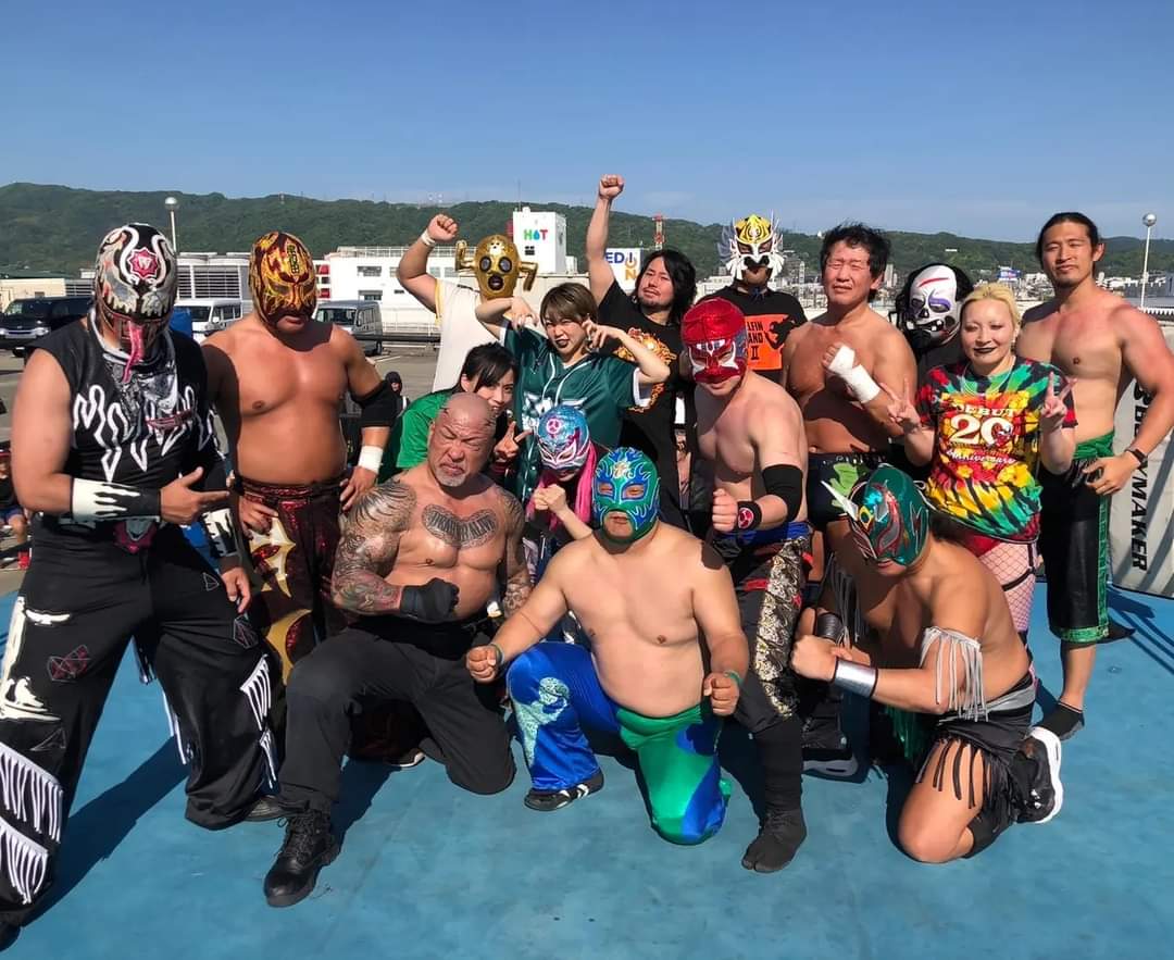 KawachiProWrest's tweet photo. なんやかんやで第五回
八尾わいわいフェスタ

GW中日の最高の天気やのに
たくさんのご来場、ご観戦
ありがとうございました！

次回11月
それまでわくわくお願いします！

#河内プロレス #八尾わいわいフェスタ #イズミヤSC八尾 #八尾市を盛り上げたい #次回11月 #わくわく #ComingSoon https://t.co/yQDU6RqO8O