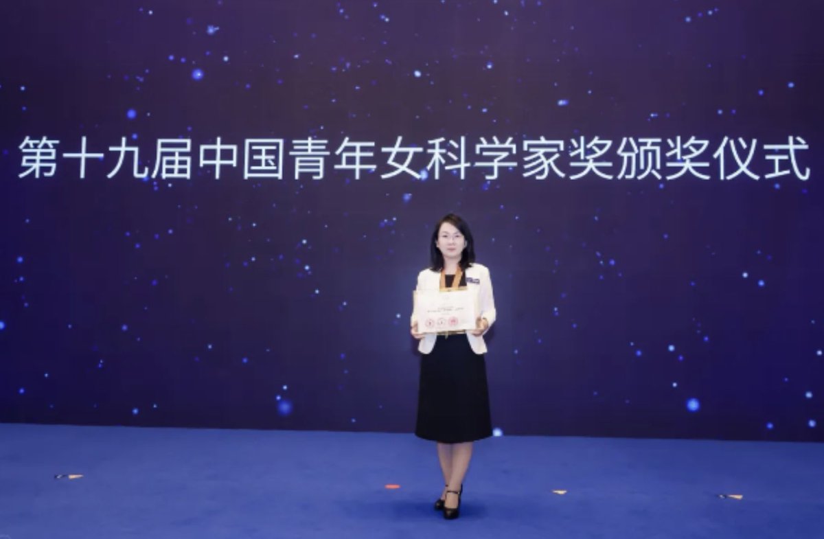 Professor Chen Yuli Wins Chinese Young Women in Science Award 🏆 Professor Chen Yuli from the School of Aeronautic Science and Engineering received the 19th Chinese Young Women in Science Award at an award ceremony for young female scientists in Beijing, April 28, 2024.