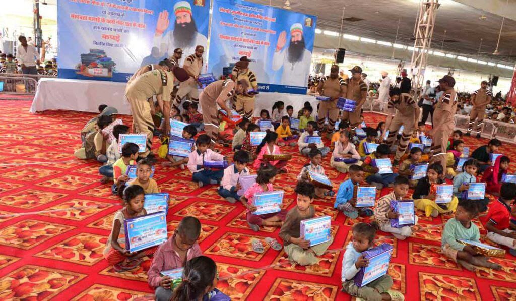 Dera Sacha Sauda's #ClothBank initiative is a commendable effort to address the needs of the poor. By providing free clothing, the initiative is helping to improve the lives of people as aimed by Saint Dr. MSG.
INSPIRED BY SAINT DR.MSG