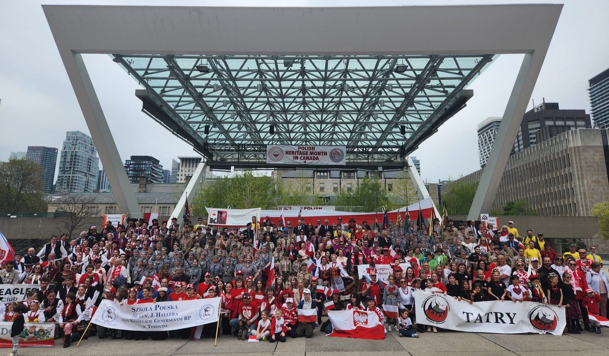WitoldDzielski's tweet photo. Participants of the 3rd #PolishParade in #Toronto scared the rain awayβπβΊπβ
This is how #Polonia celebrates π΅π± traditions, history & values! This is how we celebrate the #May3rdConstitution & #PolishHeritageMonth in #Canada βπβΊπβ
@CanPolCongress
@Pszczolkowska_M
@AnitaKDZG
@MarekRzasa1
@j_maloney
@GarnettGenuis
@CHogarthPC
@BhutilaKarpoche