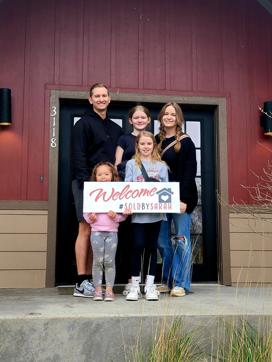Biggest congratulations to Samantha and Justen! Thank you for letting me help you purchase a home to fit your beautiful family, wishing you many joyful l memories in your new home! 
#riverfallsrealtor #realestate #twincities #homebuying #sold #soldbysarah #welcomehome #closingday