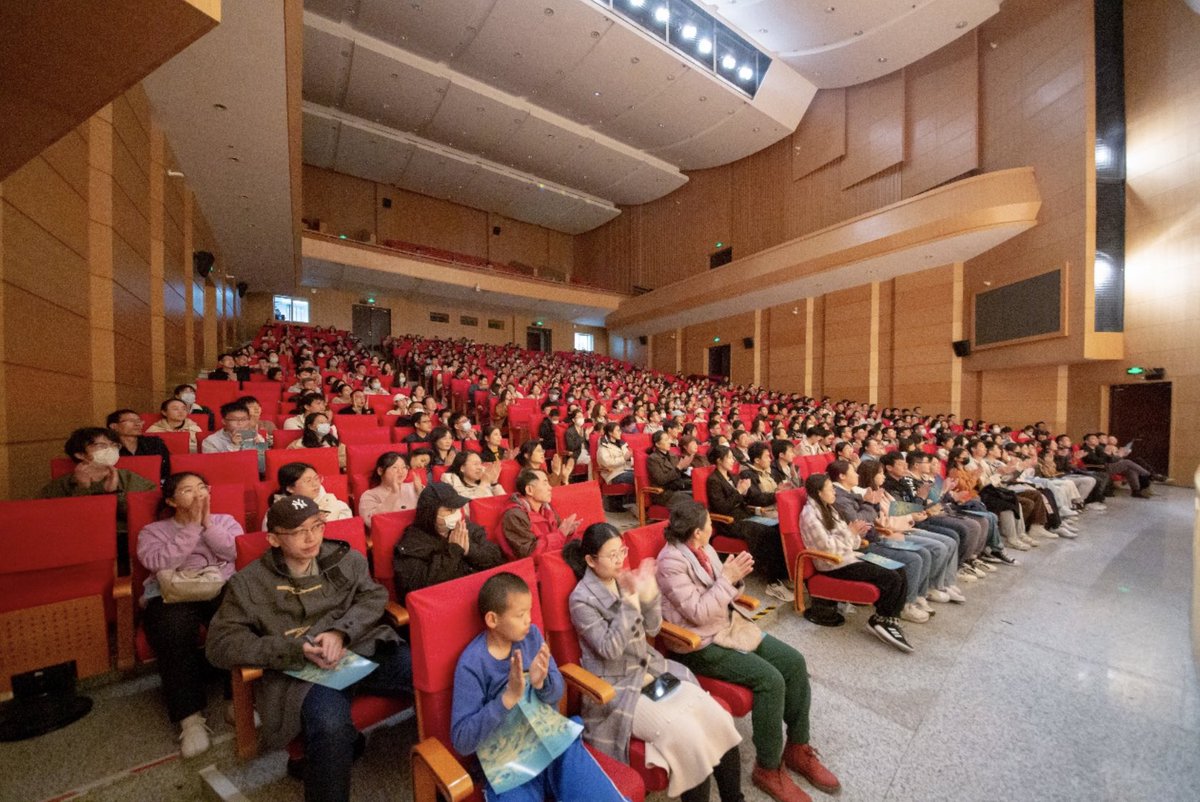 The 4th #Beihang Art Festival Kicks Off 🎵 As part of the University's efforts to deeply promote aesthetic education, the 4th Beihang Art Festival kicked off on the evening of April 1 with its first performance being staged at the Sunrise Concert Hall.