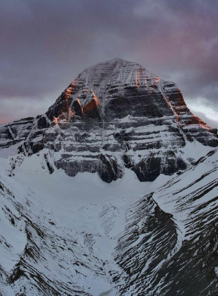 20 Unique sites of divine Shivlingams🔱✨️

1. Kailash Parvat, Tibet 
It is the biggest natural Shivling

@LostTemple7