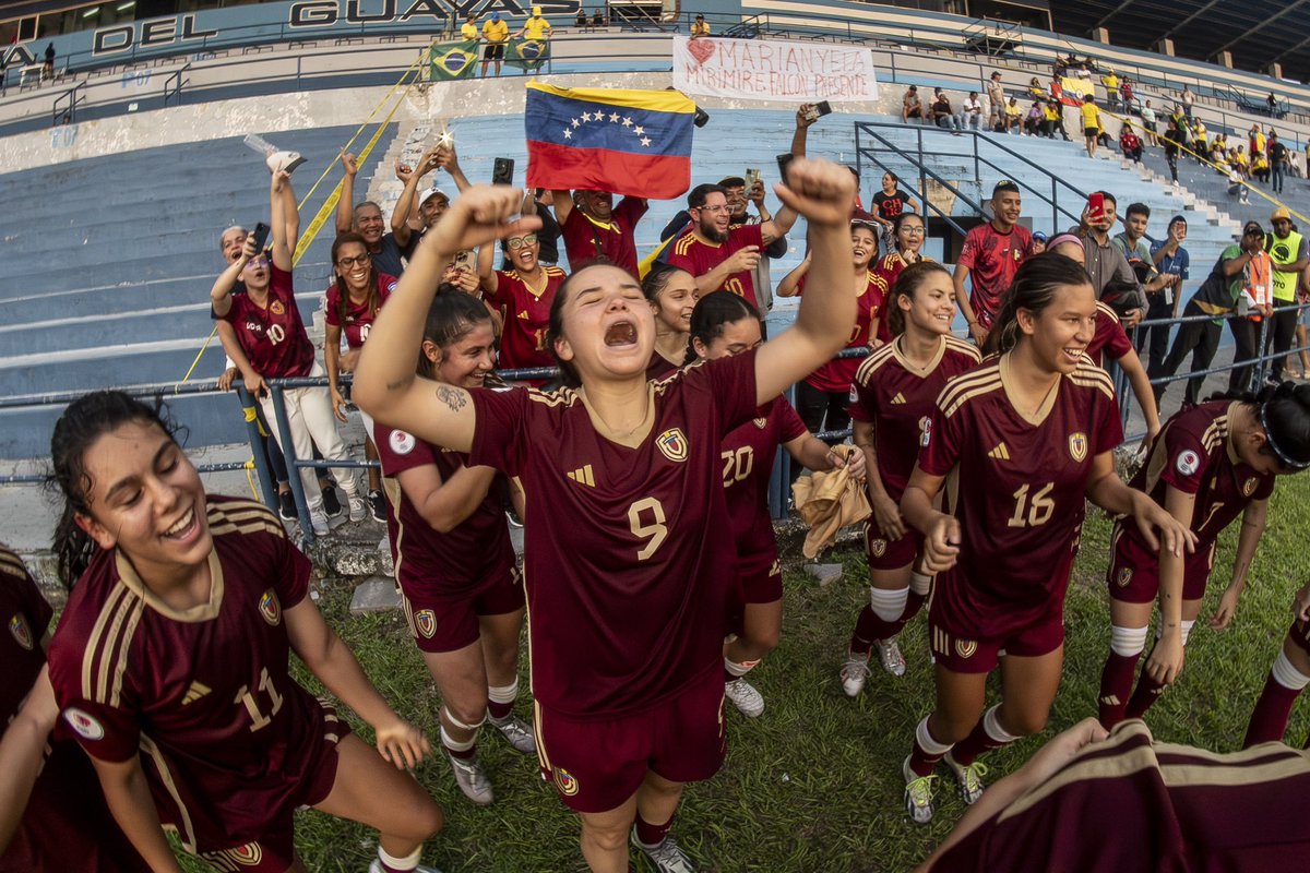 LA VINOTINTO FEMENINA AL MUNDIAL SUB20 🇻🇪🇻🇪🇻🇪🇻🇪🇻🇪 Con el empate ante Argentina la Vinotinto femenina consigue clasificarse por segunda vez en su historia al mundial de la categoría.