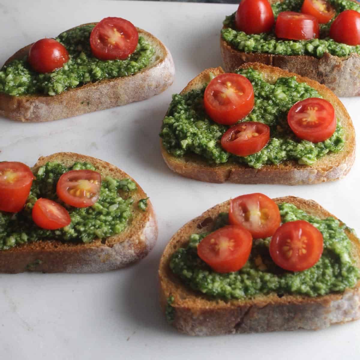 Classic Basil Pesto Crostini recipe features zesty pesto sauce spread over crispy toasted baguette slices. An easy and festive appetizer!  buff.ly/2Ma4ZNl