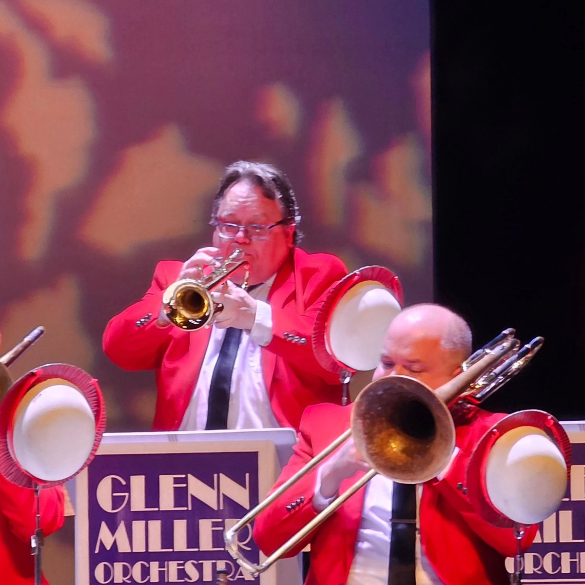 The Glenn Miller Orchestra in Sugar Loaf. Otherwise known as an epic date night. 

Music perfection.

#glennmillerorchestra  #swingmusic #sugarloaf