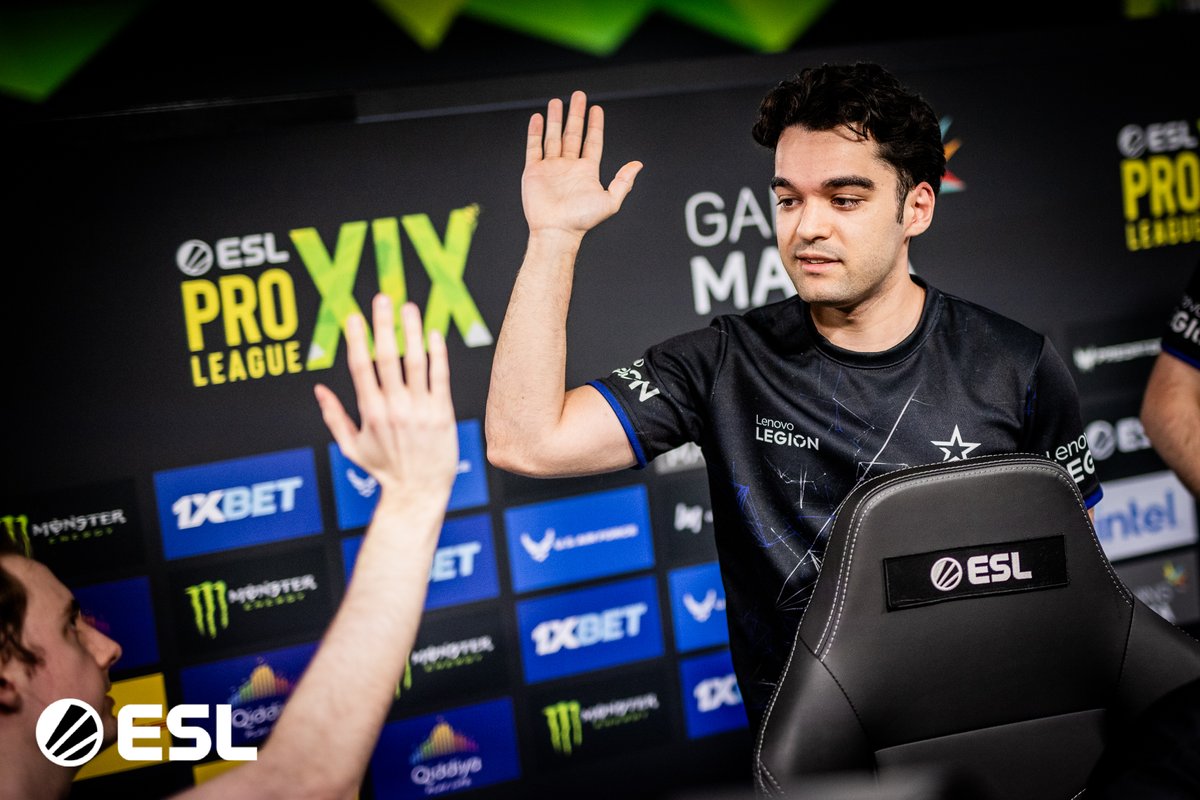 .@ComplexityCS take the final series of the #ESLProLeague Season 19 Group Stage 2-1 against Major winners @natusvincere and advance straight to the Quarter-Finals! 8-13 Ancient 13-9 Anubis 13-8 Nuke