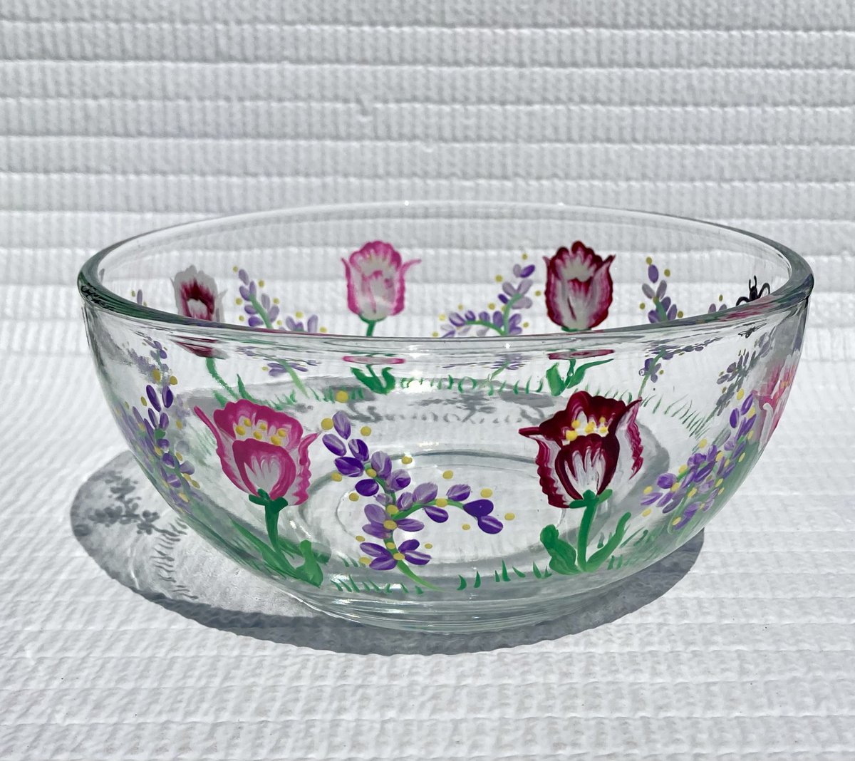 Check out this tulip candy dish etsy.com/listing/170018… #tulips #candydish #handpaintedbowl #SMILEtt23 #etsy #etsyshop #CraftBizParty #homedecor #art #MothersDay