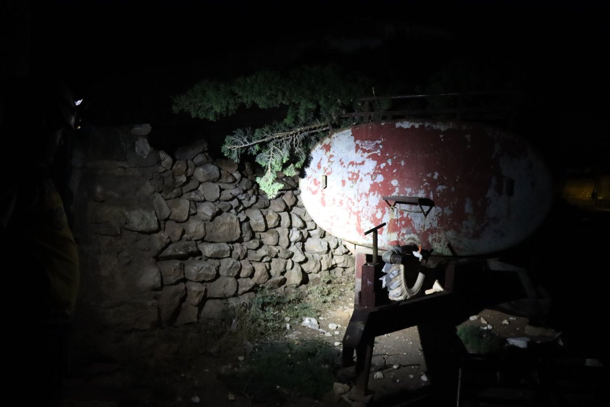 SyriaCivilDef's tweet photo. A child was killed and his mother was critically injured as a result of Syrian regime forces artillery shelling in residential neighborhoods in the town of Abzimo, west of #Aleppo , this evening, Sunday, May 5.
Our teams inspected the targeted area and reported no other injuries.
#WhiteHelmets #Syria