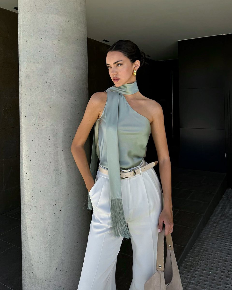 Make a statement with our new One-shoulder Top With Tassel Scarf. @carlotaburch 🔎One-shoulder Top With Tassel Scarf 🔎Pleated Wide-Leg Dense Silk Trousers #lilysilk #Livespectacularly #LILYSILKSS24 #StateofWonder