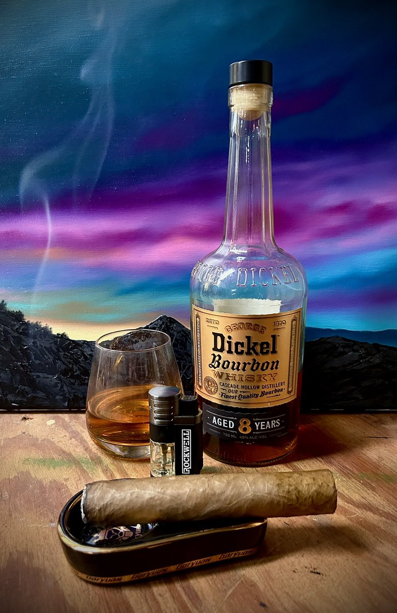 Warming up with some George Dickel 8 Year Bourbon, and an Original Cuban. #georgedickel #georgedickel8year #annapolisashtalk #cigarsdailynation #cigarobsession #pssita💨💨💨💨🔥🔥🔥
