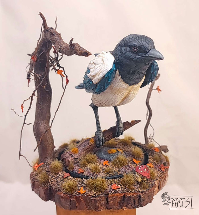 I finished painting a Magpie of Lord of the Prints (the publisher). The wooden disc base was done by me.

#miniature #painting #warhammer #TabletopRPG #magpie #miniatureartist