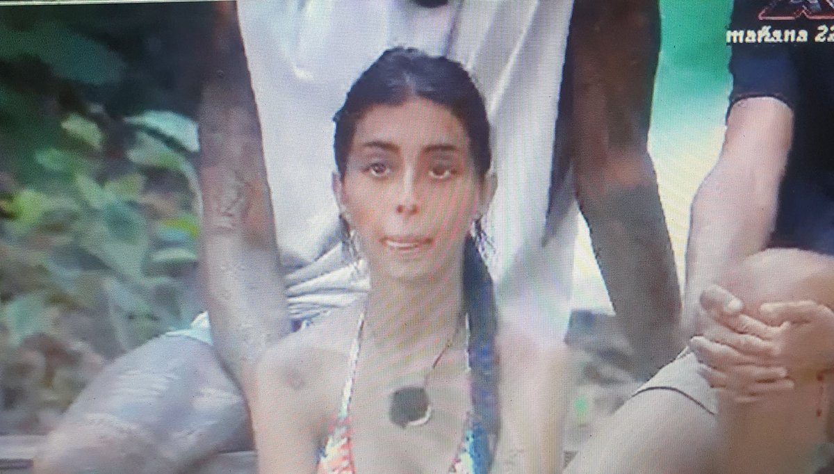 DominguezRegla's tweet photo. Aqui la de las patillas  miembro del puterio  criticando a Laura pq grita y  tu que cuando fo...  en la tv grita que se entera España , pero esta que se ha creido q pq gano una prueba es la mejor no joda ,  NO te rias del mal ajeno pq el tuyo viene detras idiota no la soporto 🤮 https://t.co/Zvt0oHr5m8