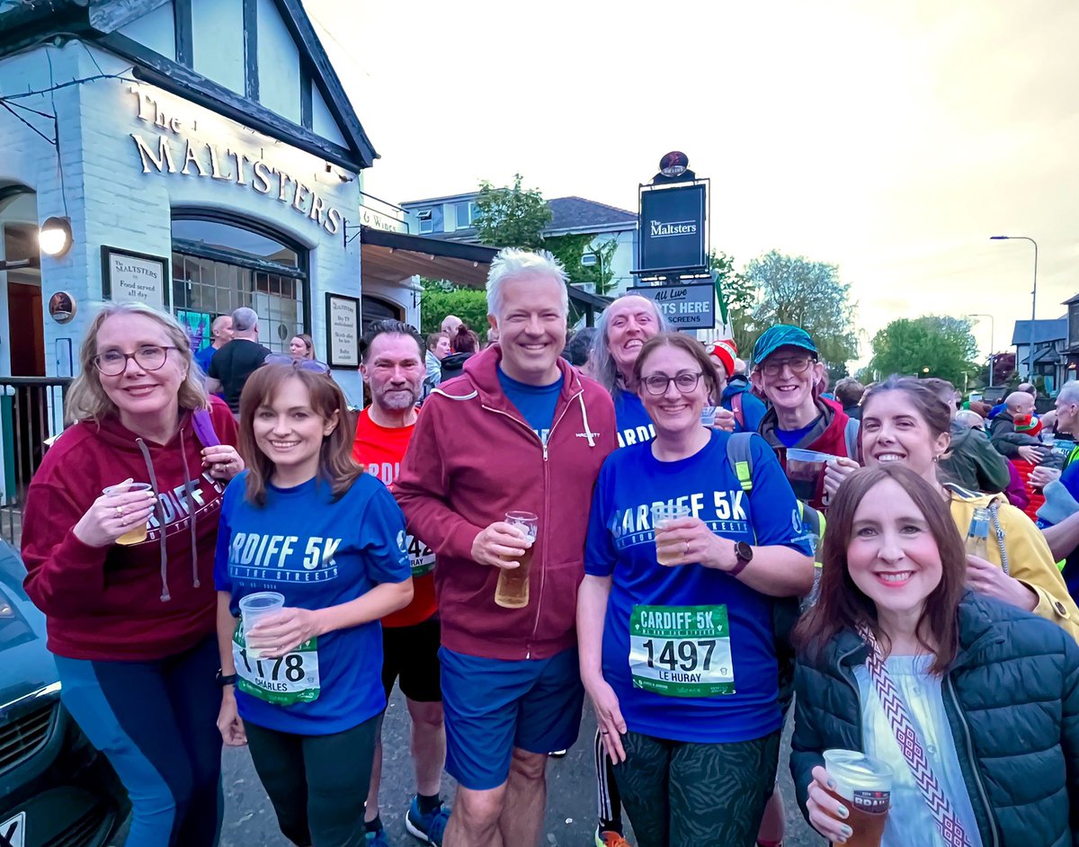 And a well-earned post-race pint with running buddies and pals from BBC Wales. Iechyd da!🍺