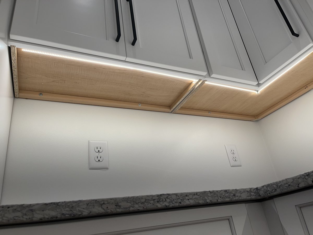 ✨These under cabinet lights were installed by one of our electricians & are ideal for illuminating your kitchen perfectly!

MA: 978-487-3100
NH: 603-601-3955
ME: 207-203-4755

#electricalrepairs #electrician #cabinetlighting #kitchenlighting #lightinstallation #kitchenupgrade