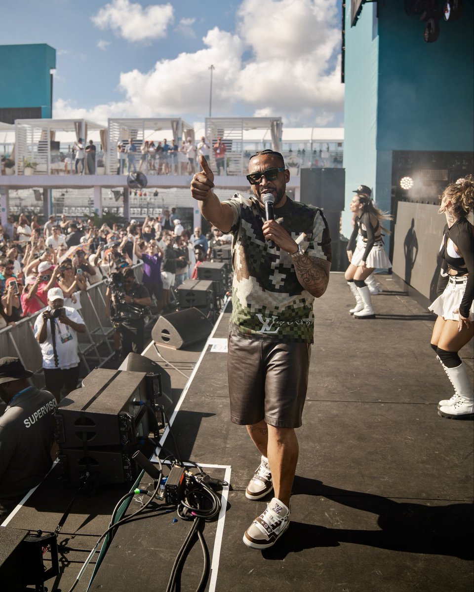 Seguimos celebrando y disfrutando del #F1 #GrandPrix en #Miami 🏎️💨 Thanks for having me @hardrockholly! Let’s keep the party going 👑🦍