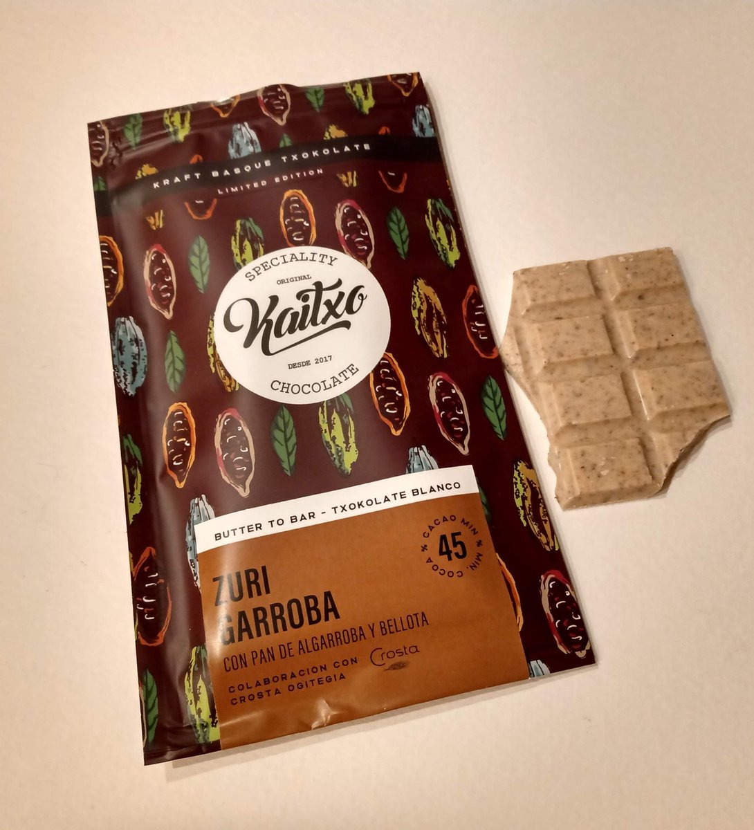 🍫Una pena que esta tableta de <a href="/Kaitxo2017/">Kaitxo</a> no esté más a la venta. Junto con <a href="/Utopickcacao/">Utopick</a> fue una de las primeras marcas en hacer chocolate de calidad con pan en España.