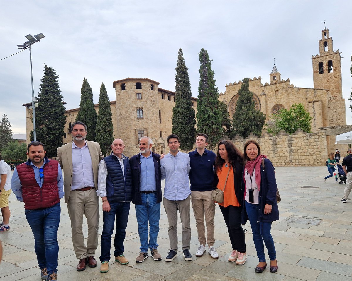 Acabamos esta primera semana de campaña con los compañeros de <a href="/CS_SantCugat/">Ciutadans Sant Cugat</a>, <a href="/carrizosacarlos/">Carlos Carrizosa</a> y <a href="/david3cbcn/">David Andrés</a>

Vamos a recuperar al votante que se siente traicionado por el PSC y que sabe que Feijóo no es de fiar.

Les vamos a detener, con tu apoyo
#Detenlos