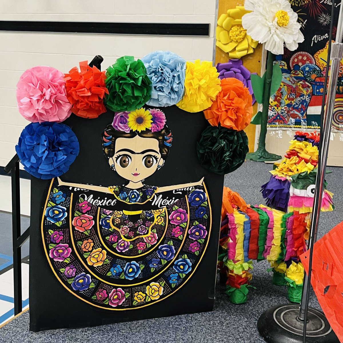 🇲🇽 Our Cinco de Mayo event @StClareOCSB brought our Spanish and Mandarin language programs - OCSB International & Indigenous Languages, together with beautiful songs and dances. MCs introduced the performances in Spanish, Mandarin and English, creating a multilingual celebration!