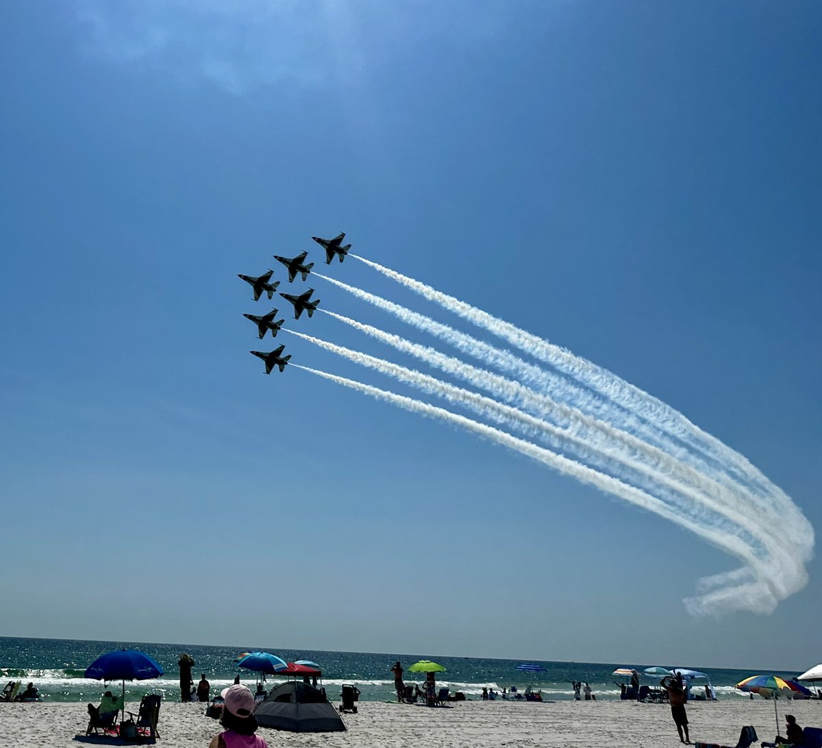 What a great day along the World’s Most Beautiful Beaches 🏖️ God Bless our military men and women. 🇺🇸 @usairforce #Thunderbirds The #GulfCoastSalute was amazing! @VisitPCBeach