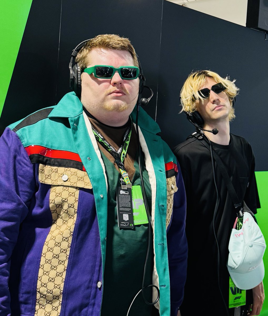 xQc's tweet photo. WE HAVE NO IDEA WHAT IS EVEN HAPPENING BUT WERE ON THE TEAM FR 😎 https://t.co/DqVy1QBF1g