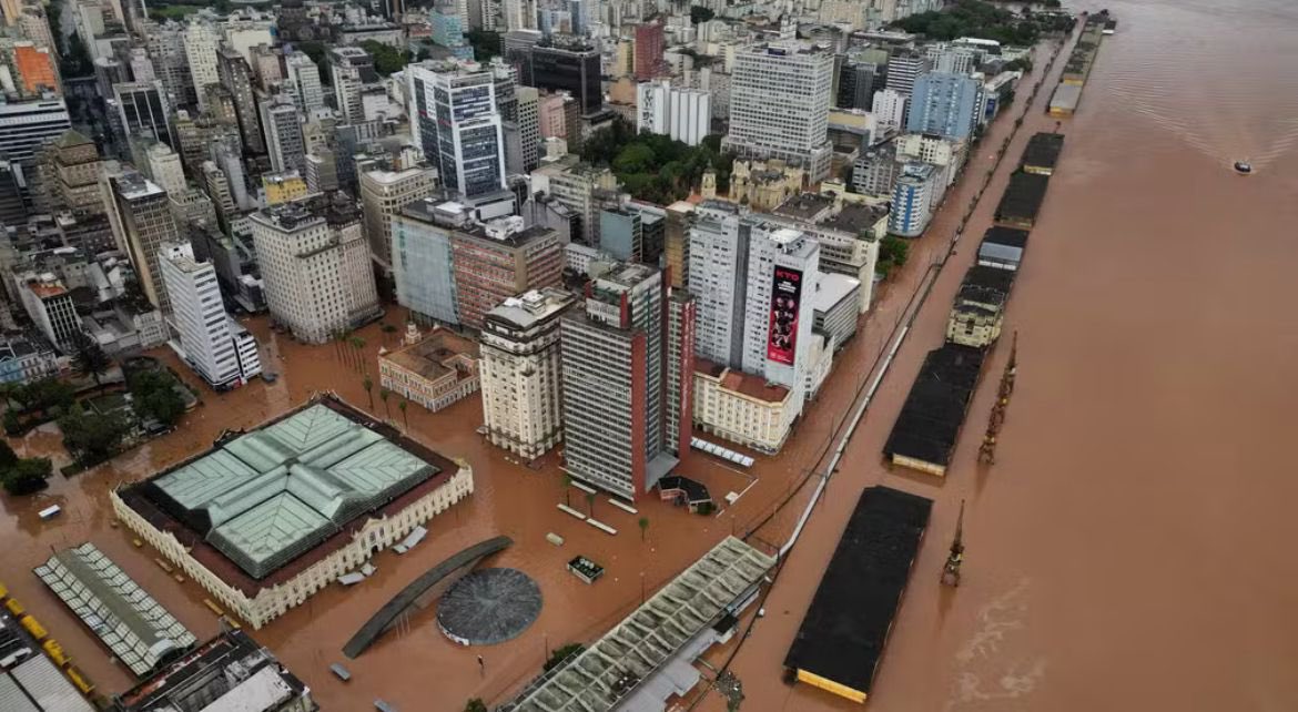 🚨 AGORA: Luísa Sonza envia barcos e pessoas de sua equipe, com recursos para todo o Rio Grande do Sul.