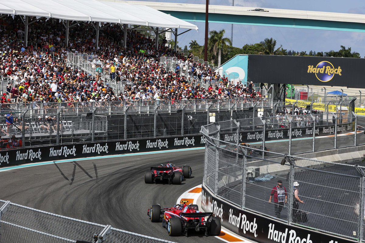 🏁FINALIZA LA CARRERA DEL GP DE MIAMI🇺🇸 🥇Lando NORRIS🇬🇧 +25 🥈Max VERSTAPPEN🇳🇱 +18 🥉Charles LECLERC🇲🇨 +15 4️⃣Carlos SAINZ🇪🇸 +12 5⃣Checo PÉREZ🇲🇽 +10 6⃣Lewis HAMILTON🇬🇧 +8 7⃣Yuki TSUNODA🇯🇵 +7 8⃣George RUSSELL🇬🇧 +4 9⃣Fernando ALONSO🇪🇸 +2 🔟Esteban OCON🇫🇷 +1 #F1 #Formula1 #MiamiGP