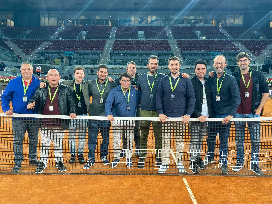 Dos semanas de puro tenis en el @MutuaMadridOpen Con grandes como @SalanEdu @diegol_1394 @Pablev88 @Antonio_VR1 @jmtallada @fermurciego @ismaelete @JuanVallaure @javimacgar @Juanmamlardon Torneo de prensa incluido Gracias a ellos y a todo el mundo que ha estado allí