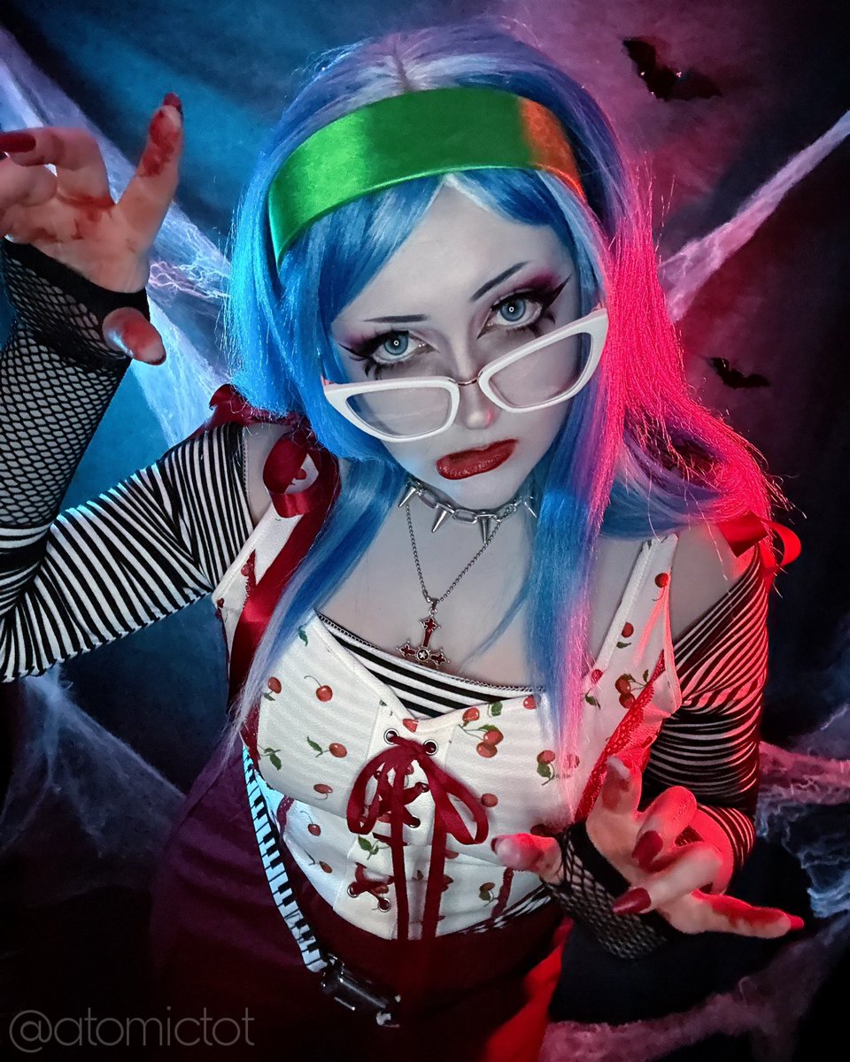 What other Monster High girlies do u wanna see me do? 🩸🧠🖤
#cosplay #cosplaygirl #femalecosplayer #monsterhigh #monsterhighcosplay #zombie #zombiecosplay #horror #makeup #zombiegirl #facepaint #cosplayergirl