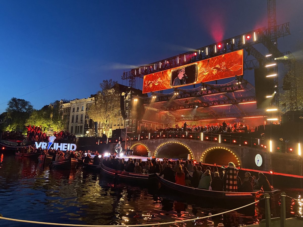 As the 4-5 Mei weekend comes to a close, we celebrate #Vrijheid with a fabulous concert on the river Amstel, in the presence of TM King Willem Alexander & Queen Maxima. #5Mei