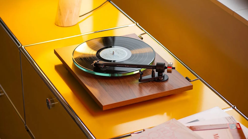 #Win the new Pro-Ject T2 Super Phono #Turntable worth £559: Courtesy of @PeterTysonAV & @HenleyDesigns1. With a glass platter and 3 classy colourways, this terrific prize also comes with the Sumiko Rainier cartridge. avforums.com/competitions/w… #Competition #Giveaway #Prize