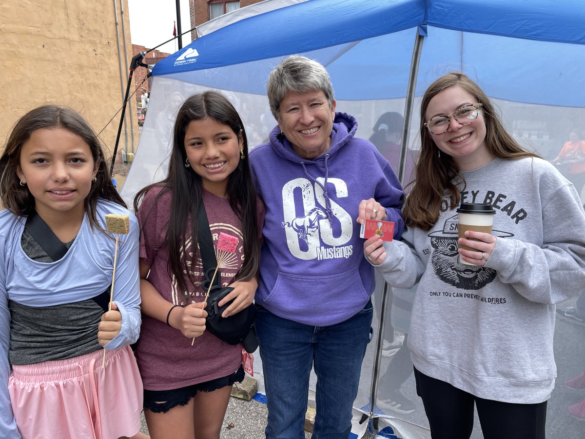 kabtweet's tweet photo. Shout-out to #KABAffiliate Keep Van Buren Beautiful for their #EarthDay celebration 🌎 During their 4th annual event, they threw an amazing family-friendly celebration that consisted of 40+ vendors of food, crafts, &amp; more. Talk about a great way to celebrate our planet!

📸: KVBB https://t.co/JaSpc2hE5s