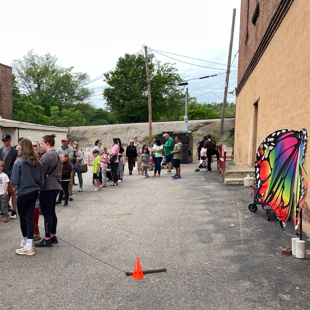 Shout-out to #KABAffiliate Keep Van Buren Beautiful for their #EarthDay celebration 🌎 During their 4th annual event, they threw an amazing family-friendly celebration that consisted of 40+ vendors of food, crafts, &amp; more. Talk about a great way to celebrate our planet!

📸: KVBB