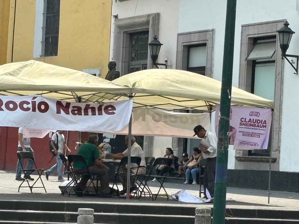 MaTere_Mendoza's tweet image. - El pueblo bueno y sabio se arremolina en la carpa en favor de Sheinbaum 
🤣
- Pero no hay nadie …
- Por eso, porque el pueblo es bueno y sabio
