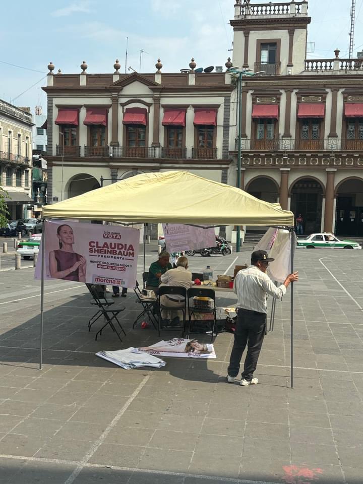 MaTere_Mendoza's tweet image. - El pueblo bueno y sabio se arremolina en la carpa en favor de Sheinbaum 
🤣
- Pero no hay nadie …
- Por eso, porque el pueblo es bueno y sabio