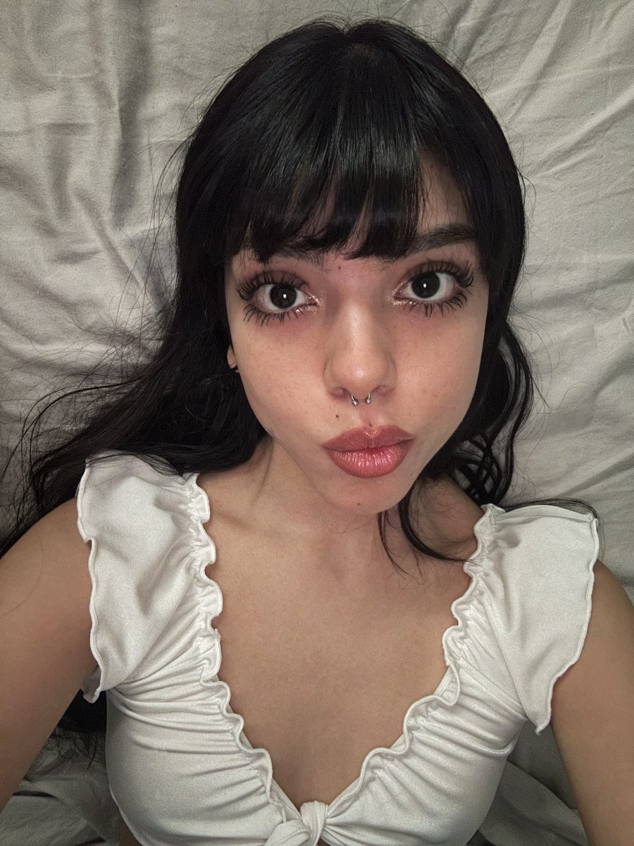 fuckassriley's tweet photo. My freckles coming out https://t.co/qzZMRyIceG
