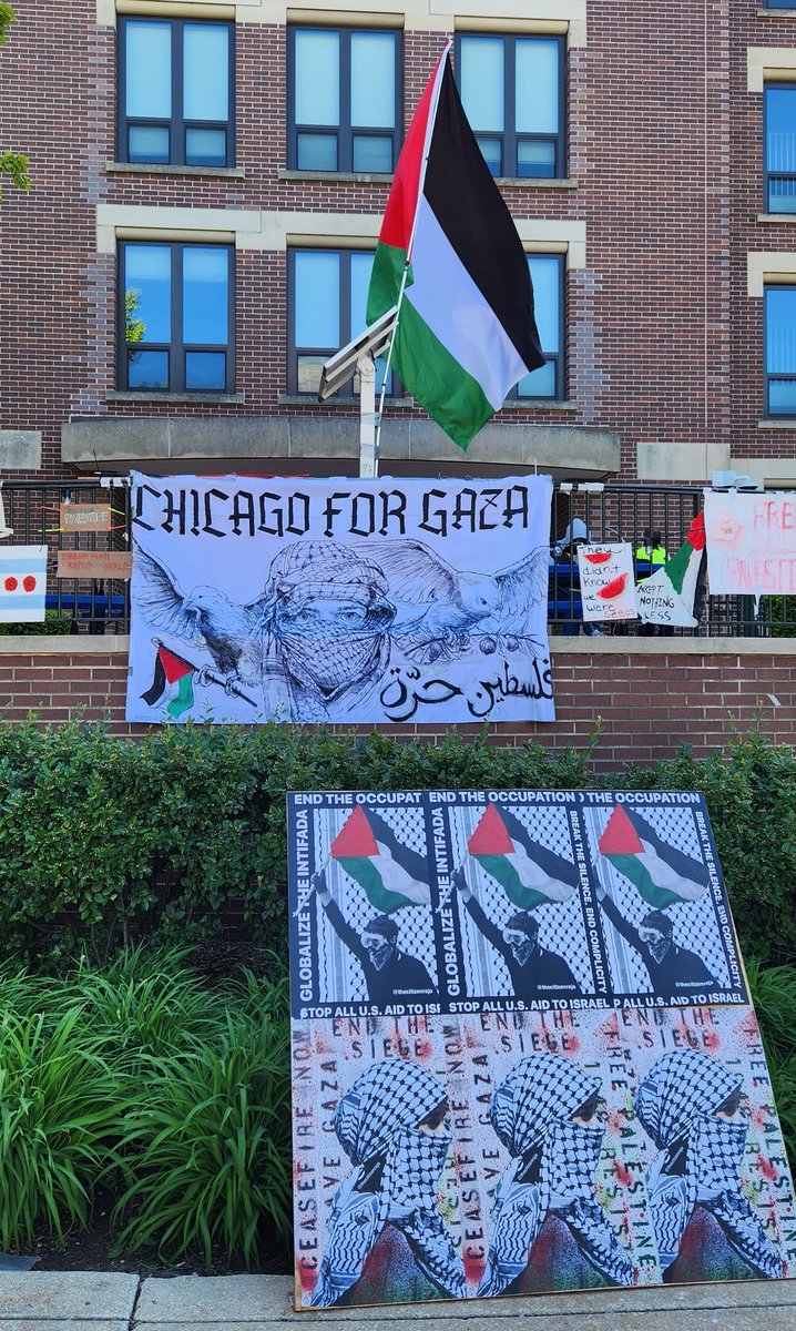 Rifff33's tweet photo. Day 6 at DePaul encampment https://t.co/iAxrbk0byc