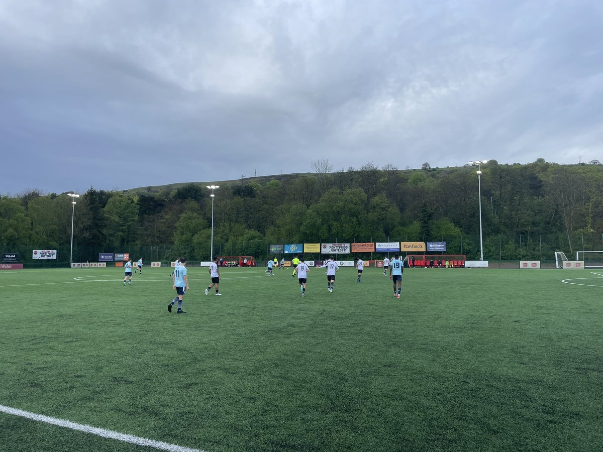 Enjoyed watching our @PontyUnitedA U19s today beat Cambrian 2-1 some good young talented players on both teams 👏 look forward to working with our future first team players 🐉⚽️👊 #WeAreUnited #Pathway