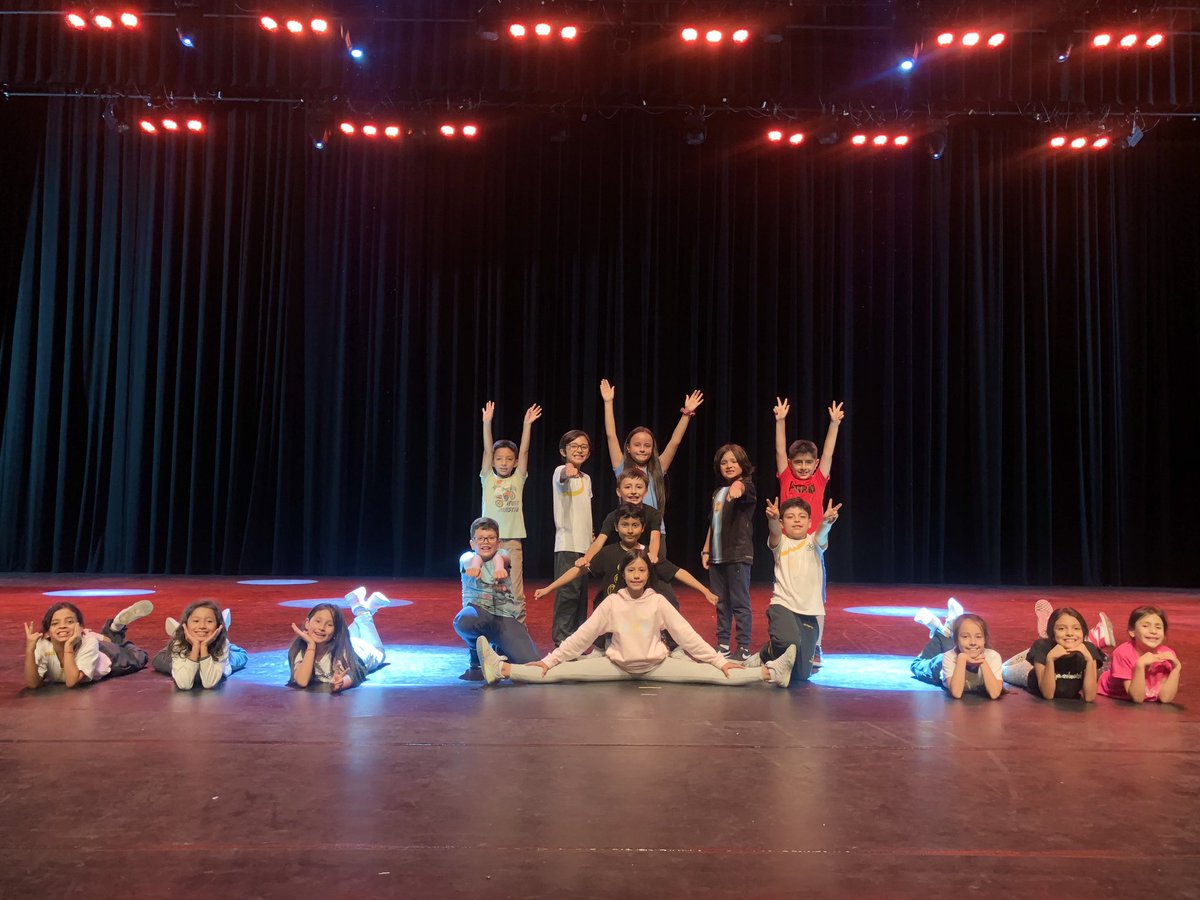 conritmo_dance's tweet photo. 🎶 Imágenes del excelente grupo de 5to JMR de la Escuela Eugenio Espejo en su presentación coreográfica del Concurso Interno 2023.

🤩 Gracias queridos niños y padres, linda experiencia. Felicitaciones a la institución por la gran producción. 

🅾️ Próximamente en YouTube. https://t.co/a1VXlUo7bH