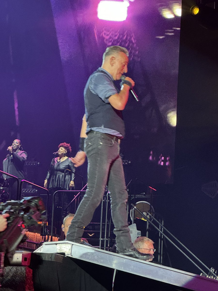 Amazing night <a href="/springsteen/">Bruce Springsteen</a> <a href="/StevieVanZandt/">🇺🇸🇮🇱🇺🇦🕉Stevie Van Zandt☮️💙</a> #springsteen #stilltheboss
