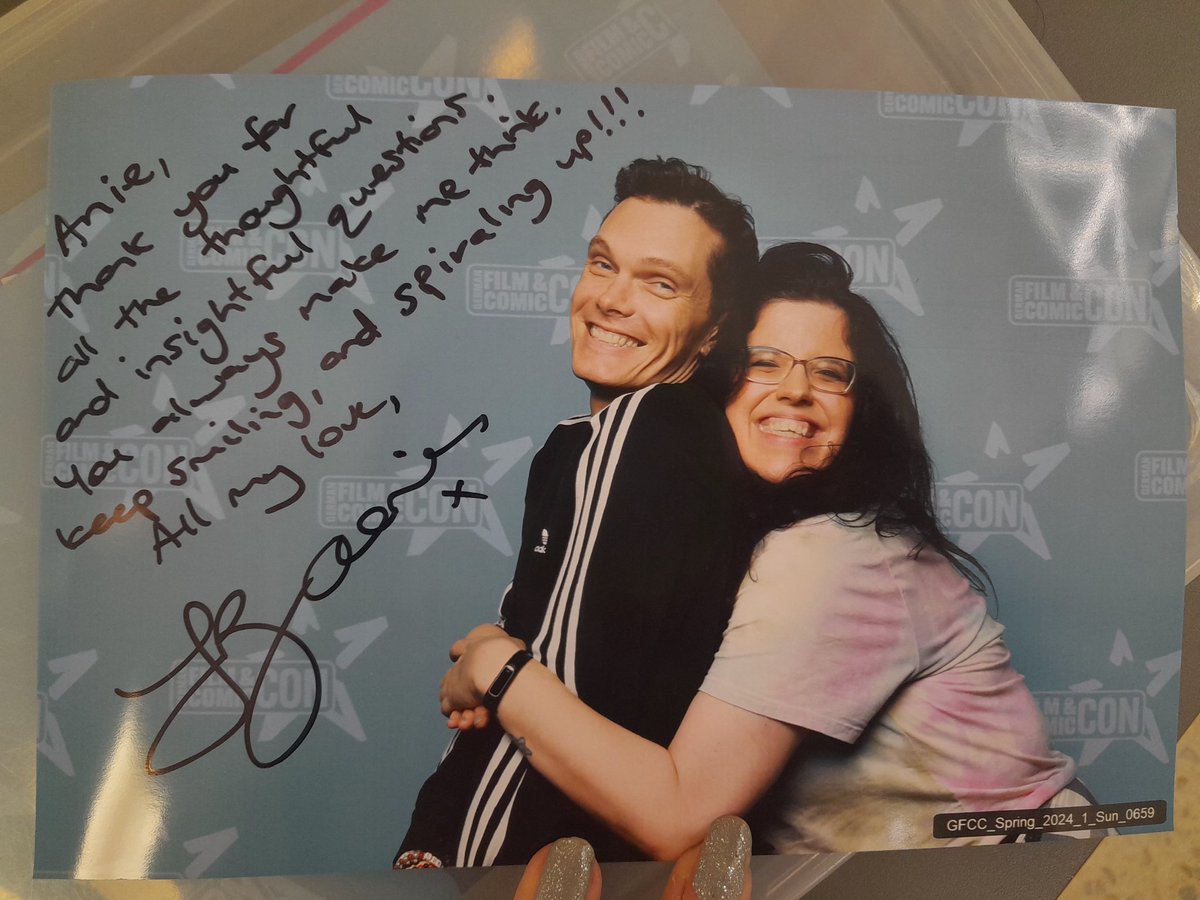 AnieHansen's tweet photo. No words can ever describe how much I love this precious human being. Thank you @LukeBaines for sharing and mingling energies, and creating a space that makes ppl happy. Especially me! 😃 https://t.co/ENN5GEoRnf