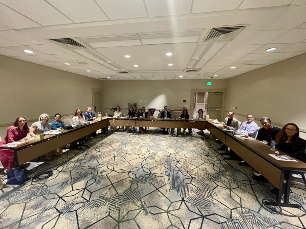 My last editorial board meeting as co-EIC w/ @ObAnesDigest The board is amazing & had so many great ideas to grow readership. Do you subscribe and read OAD? The journal summarizes relevant #OBAnes literature and then features commentaries written by OB experts #SOAPAM2024