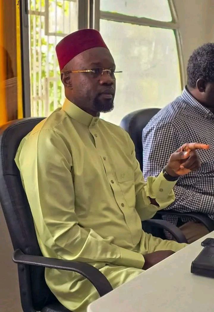🔴🇸🇳🇬🇳🇲🇱🇧🇫🇳🇪Ousmane SONKO réunit son bureau politique et annonce une tournée qui le mènera en Guinée, au Mali, au Burkina Faso et au Niger avant de recevoir  l'opposant Jean Luc Melanchon de la France Insoumise. 

Chers compatriotes,
Chers militants et sympathisants 
Nous avons