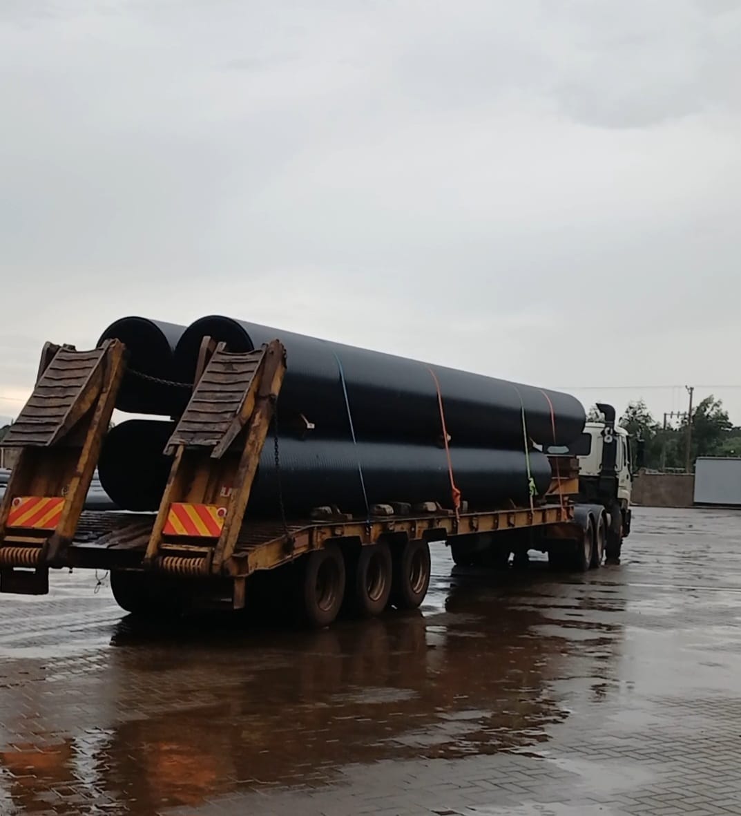 ElimuNaKaziKE's tweet photo. @KeNHAKenya contacted @megapipes and they acted promptly. Pipes were dispatched on Friday &amp; work began. Kenyan companies remain innovative in creating solutions that are flexible &amp; cost effective. These pipes have a 60 year life span. @Ma3Route @RSAIKenya @BrianOdamah https://t.co/d8QvgFBpQF